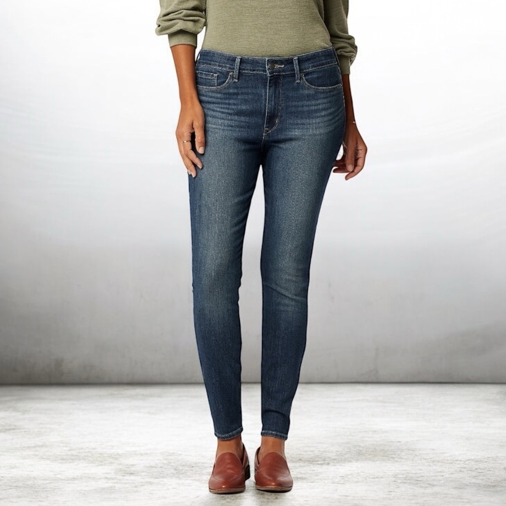 Signature by Levi Strauss & Co. Modern Skinny flexible Mid Rise soft denim jeans